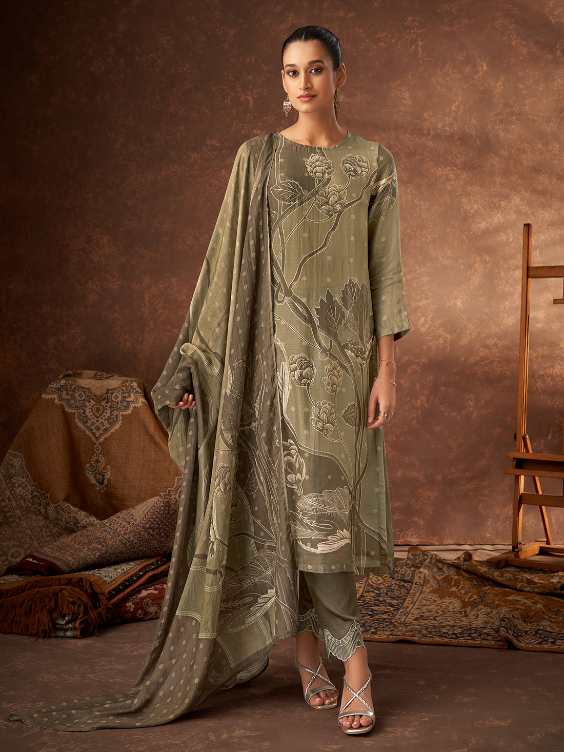 PAVITRA Mehendi - Muslin Suit Set With Handwork & Embroidery Patched Work