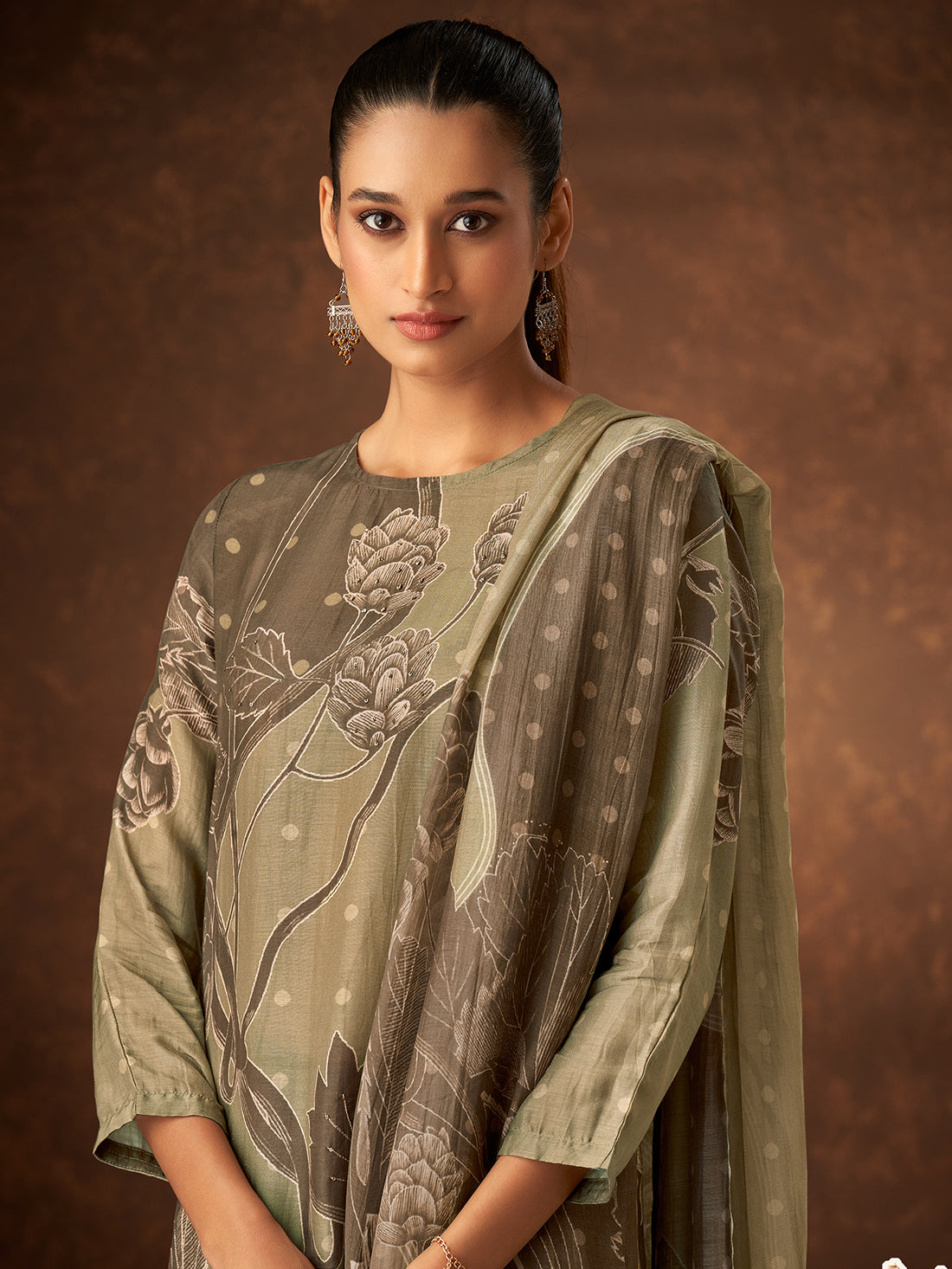 PAVITRA Mehendi - Muslin Suit Set With Handwork & Embroidery Patched Work