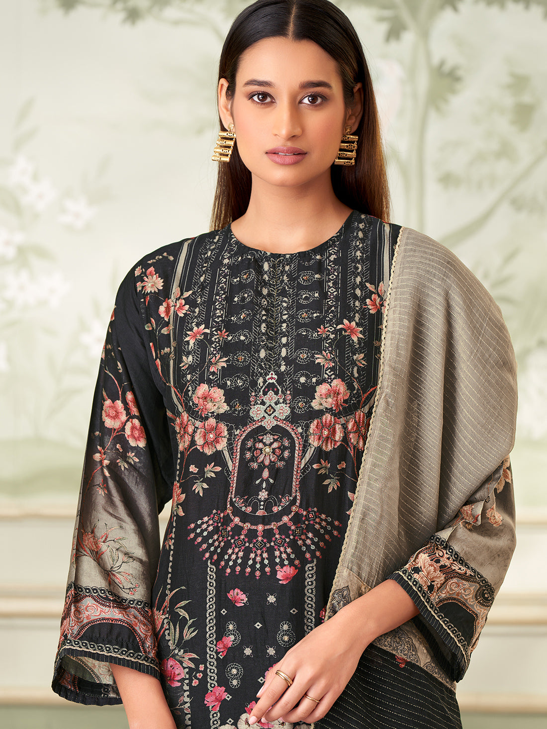 BRINDA Black - Russian Suit Set With Attractive Handwork