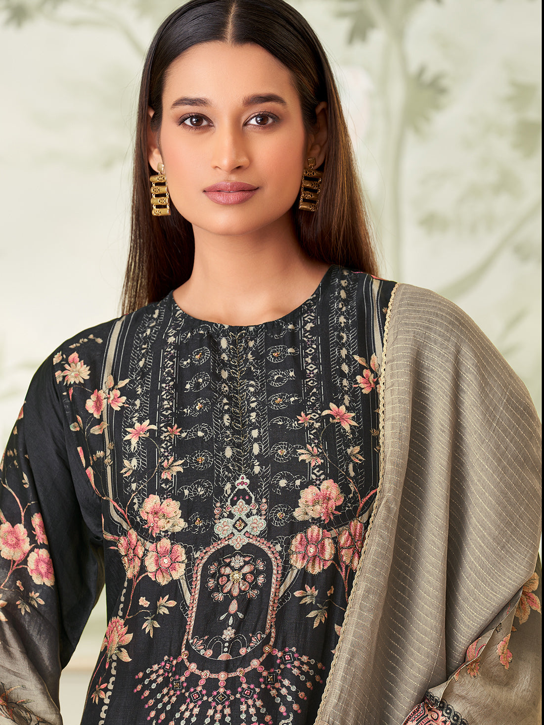 BRINDA Black - Russian Suit Set With Attractive Handwork