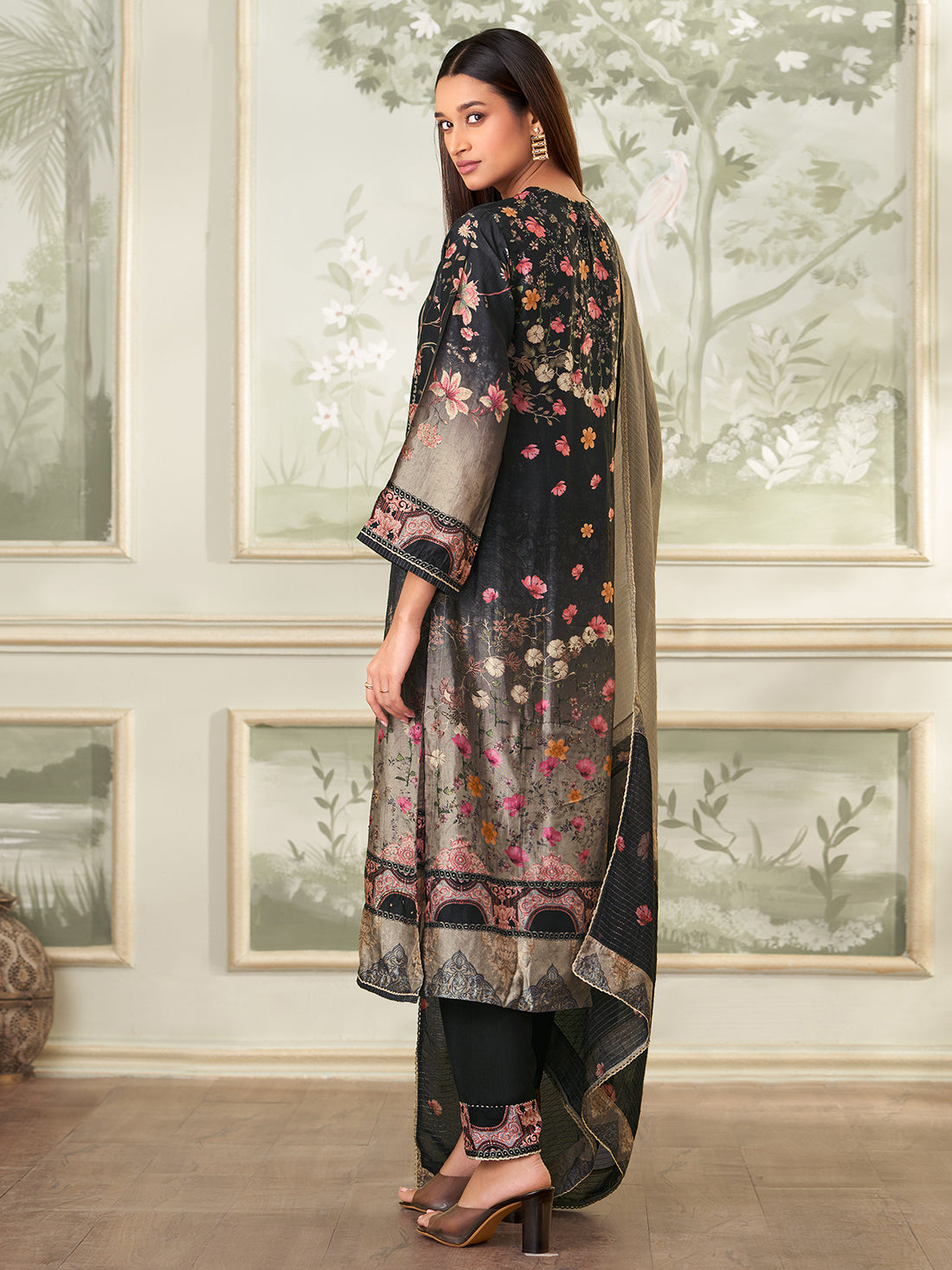 BRINDA Black - Russian Suit Set With Attractive Handwork