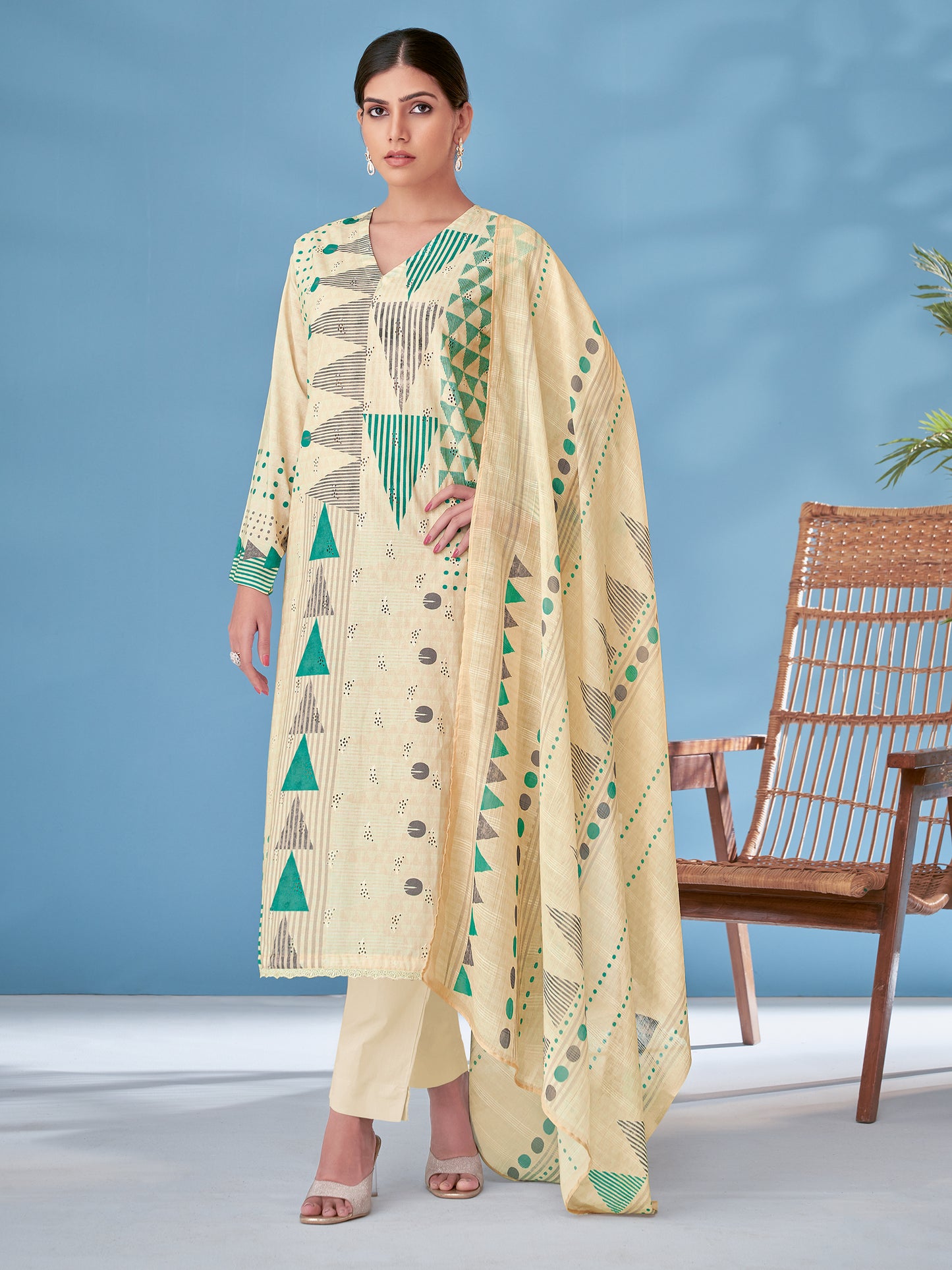SAJAL GREEN Elegant Pure Cotton Suit Set with Exquisite Embroidery
