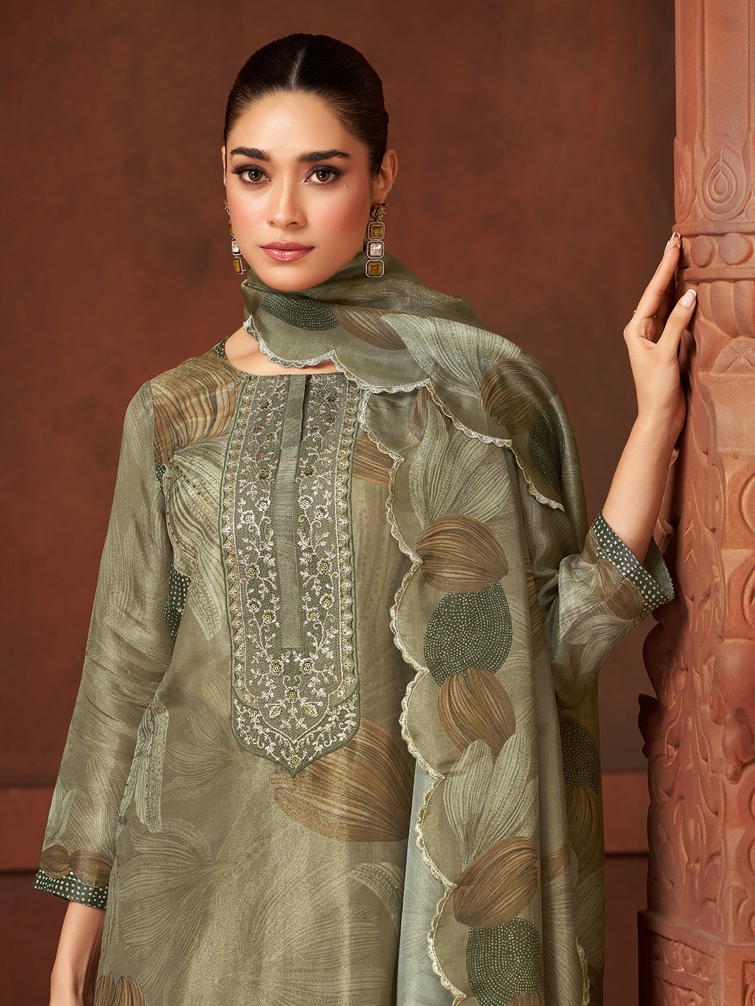 KASHVI Mehendi - Simmer Suit Set With Handwork & Embroidery