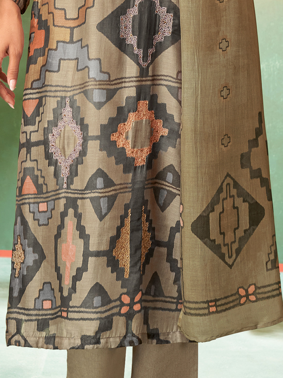 MAYSA Metallic Mehendi - Muslin Unstitched Set With Fancy Handwork